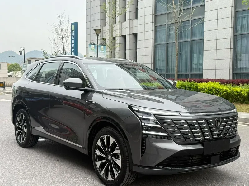 Changan CS75 PLUS 2025 Fourth generation Ultra 2.0T New Blue Whale Wisdom Zhiqing Type exterior photo 3 Changan CS75 PLUS 2025 Fourth generation Ultra 2.0T New Blue Whale Wisdom Zhiqing Type exterior photo 3