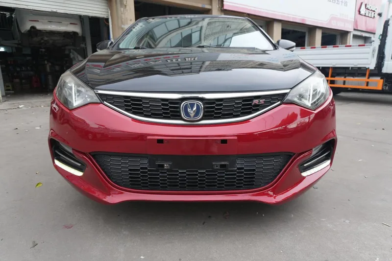 Changan Eado XT 2017 RS 1.5T Tipo deslumbrante automático exterior foto 2 Changan Eado XT 2017 RS 1.5T Tipo deslumbrante automático exterior foto 2