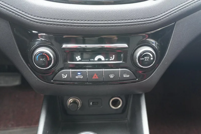 Changan Eado XT 2017 RS 1.5T Tipo deslumbrante automático interior foto 11 Changan Eado XT 2017 RS 1.5T Tipo deslumbrante automático interior foto 11