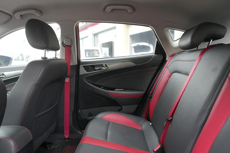 Changan Eado XT 2017 RS 1.5T Tipo deslumbrante automático interior foto 13 Changan Eado XT 2017 RS 1.5T Tipo deslumbrante automático interior foto 13