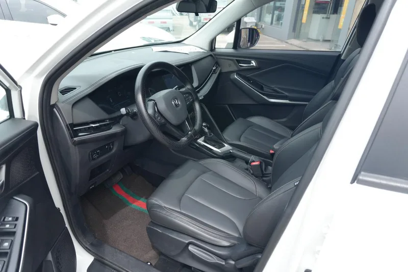 Changan CS15 2019 1.5L Automatic Flagship China V exterior photo 5 Changan CS15 2019 1.5L Automatic Flagship China V exterior photo 5