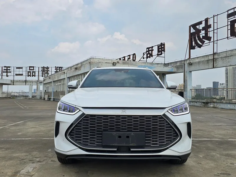BYD Song PLUS DM 2021 DM-i 110KM Флагман с двумя приводами PLUS экстерьер фото 2 BYD Song PLUS DM 2021 DM-i 110KM Флагман с двумя приводами PLUS экстерьер фото 2