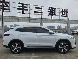 BYD Song PLUS DM 2021 DM-i 110KM Флагман с двумя приводами PLUS экстерьер фото 4 BYD Song PLUS DM 2021 DM-i 110KM Флагман с двумя приводами PLUS экстерьер фото 4