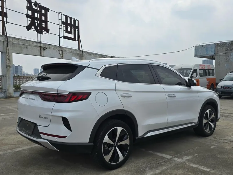 BYD Song PLUS DM 2021 DM-i 110KM Флагман с двумя приводами PLUS экстерьер фото 5 BYD Song PLUS DM 2021 DM-i 110KM Флагман с двумя приводами PLUS экстерьер фото 5