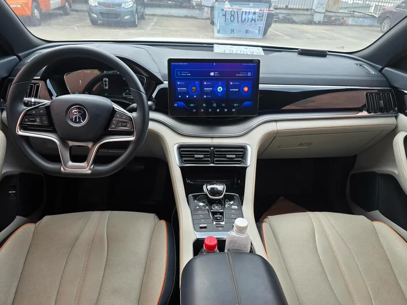 BYD Song PLUS DM 2021 DM-i 110KM Флагман с двумя приводами PLUS интерьер фото 11 BYD Song PLUS DM 2021 DM-i 110KM Флагман с двумя приводами PLUS интерьер фото 11
