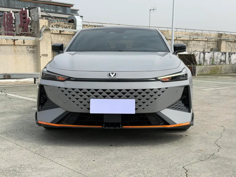 Changan UNI-V 2024 1.5T Luxury sports-style exterior photo 2 Changan UNI-V 2024 1.5T Luxury sports-style exterior photo 2