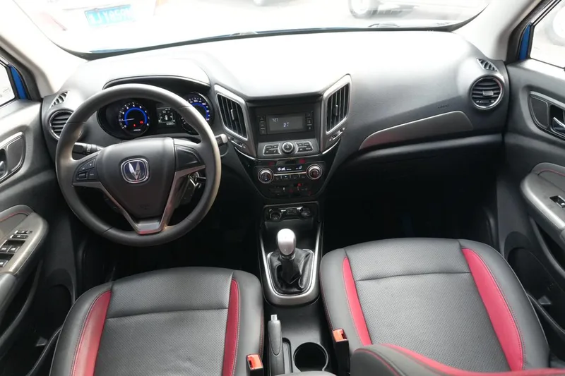 Changan CS15 2016 1.5L Manual Fashion Edition exterior photo 5