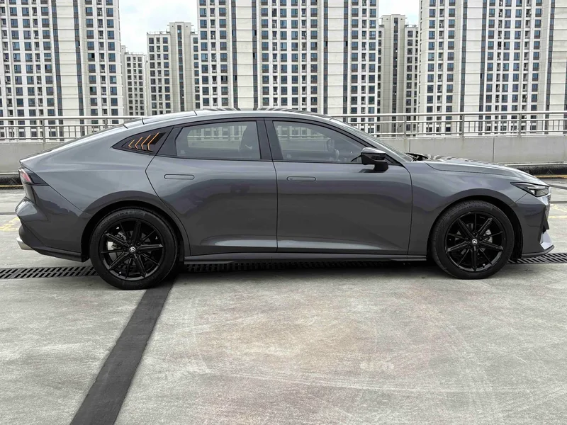 Changan UNI-V 2022 1.5T Premium Trim exterior photo 6 Changan UNI-V 2022 1.5T Premium Trim exterior photo 6