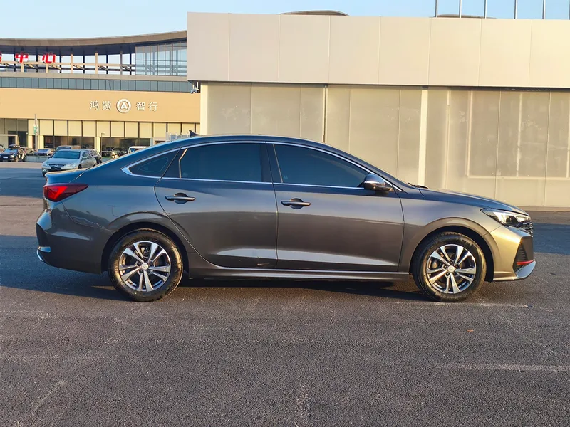 Changan Eado 2023 PLUS Versión de disfrute Ballena azul NE 1.4T GDI DCT Acabado premium exterior foto 4 Changan Eado 2023 PLUS Versión de disfrute Ballena azul NE 1.4T GDI DCT Acabado premium exterior foto 4
