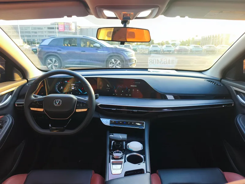 Changan Eado 2023 PLUS Versión de disfrute Ballena azul NE 1.4T GDI DCT Acabado premium interior foto 14 Changan Eado 2023 PLUS Versión de disfrute Ballena azul NE 1.4T GDI DCT Acabado premium interior foto 14
