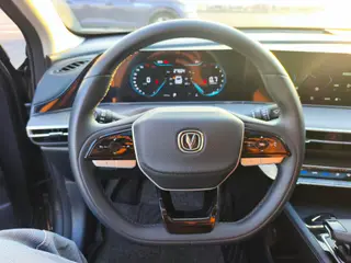 Changan Eado 2023 PLUS Versión de disfrute Ballena azul NE 1.4T GDI DCT Acabado premium interior foto 15 Changan Eado 2023 PLUS Versión de disfrute Ballena azul NE 1.4T GDI DCT Acabado premium interior foto 15