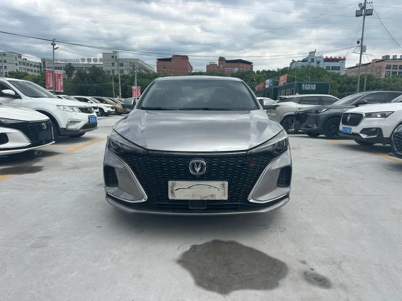 Changan Eado 2020 PLUS Ballena azul NE 1.4T GDI Buque insignia automático exterior foto 2 Changan Eado 2020 PLUS Ballena azul NE 1.4T GDI Buque insignia automático exterior foto 2