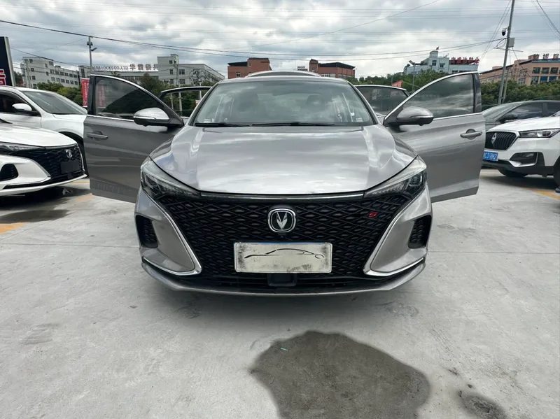 Changan Eado 2020 PLUS Ballena azul NE 1.4T GDI Buque insignia automático exterior foto 4 Changan Eado 2020 PLUS Ballena azul NE 1.4T GDI Buque insignia automático exterior foto 4
