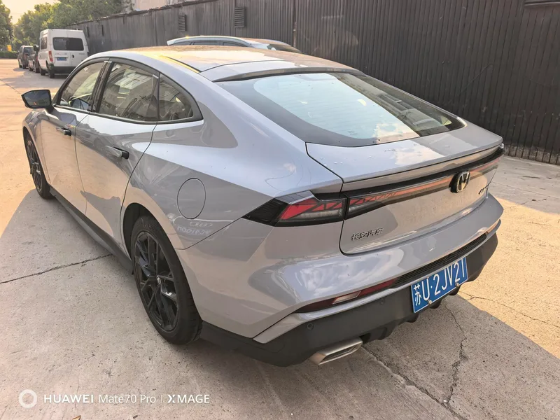 Changan UNI-V 2024 1.5T Премиальная комплектация интерьер фото 9