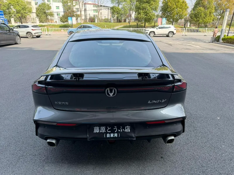 Changan UNI-V 2023 1.5T Tipo de lujo interior foto 11 Changan UNI-V 2023 1.5T Tipo de lujo interior foto 11
