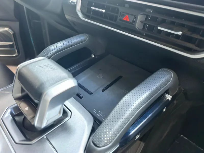 Jetour T2 2023 2.0TD Four-wheel drive Time travel PRO interior photo 19 Jetour T2 2023 2.0TD Four-wheel drive Time travel PRO interior photo 19