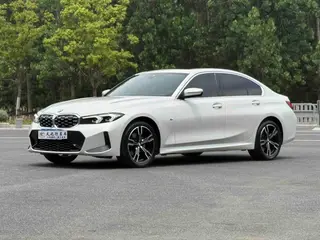 BMW 3 Series 2023 325i M Conjunto deportivo
