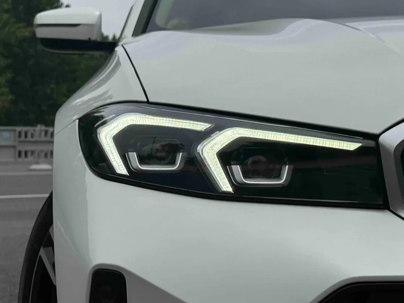 BMW 3 Series 2023 325i M Sports suit exterior photo 3