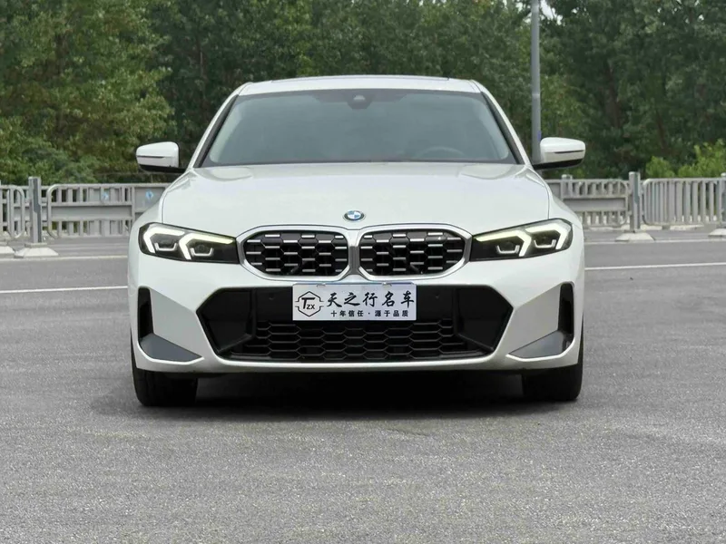 BMW 3 Series 2023 325i M Sports suit exterior photo 4