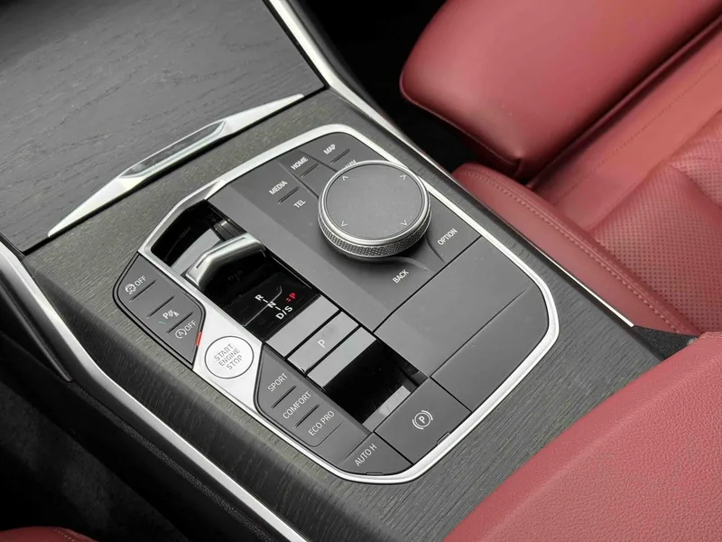 BMW 3 Series 2023 325i M Sports suit interior photo 9