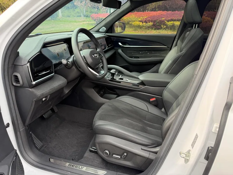 Geely Monjaro 2024 2.0TD High-power automatic two-wheel drive skyline version exterior photo 8