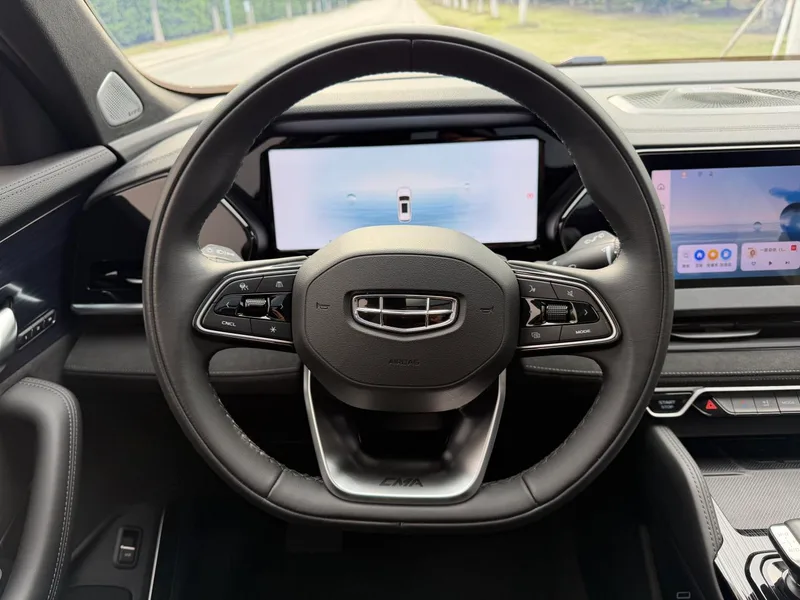 Geely Monjaro 2024 2.0TD High-power automatic two-wheel drive skyline version interior photo 11