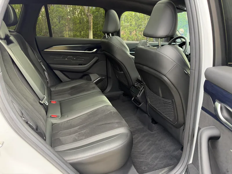 Geely Monjaro 2024 2.0TD High-power automatic two-wheel drive skyline version interior photo 13