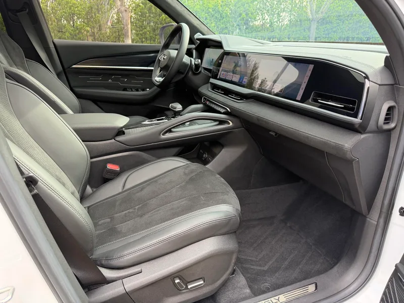 Geely Monjaro 2024 2.0TD High-power automatic two-wheel drive skyline version interior photo 14