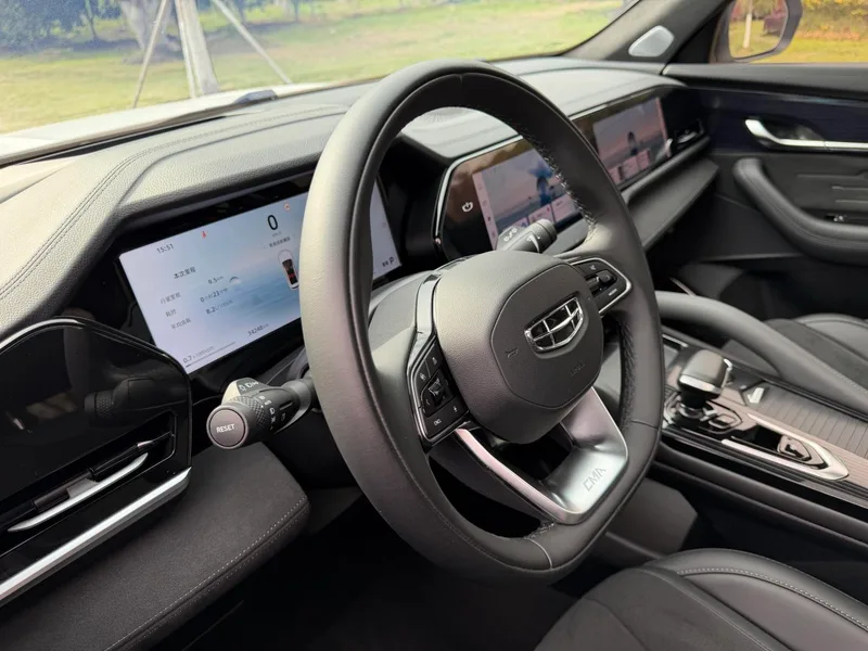 Geely Monjaro 2024 2.0TD High-power automatic two-wheel drive skyline version interior photo 16