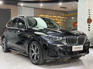 BMW X5 2021 Reforma xDrive40i Tipo de lujo M Conjunto deportivo exterior foto 3 BMW X5 2021 Reforma xDrive40i Tipo de lujo M Conjunto deportivo exterior foto 3