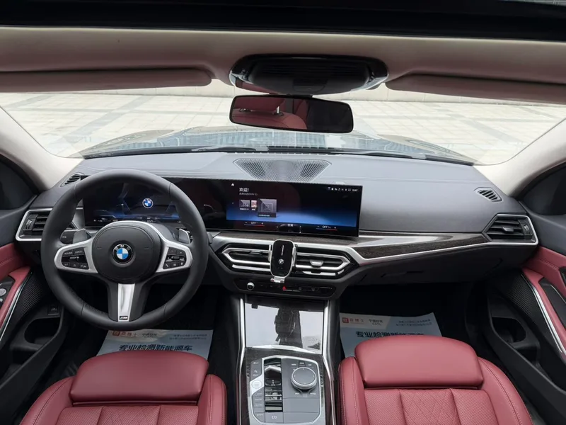 BMW 3 Series 2023 325Li M Спортивный костюм интерьер фото 6