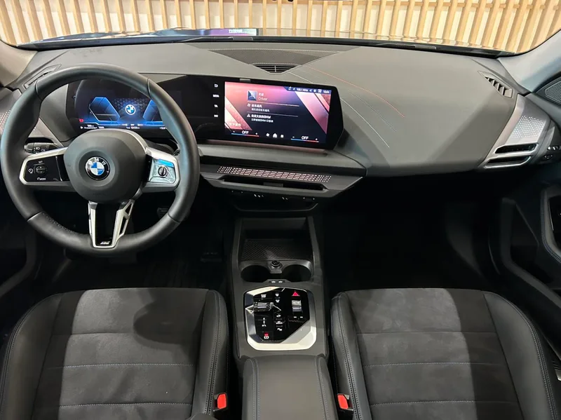 BMW 2 Series 2026 225L M Set de nuit de sport intérieur photo 12 BMW 2 Series 2026 225L M Set de nuit de sport intérieur photo 12