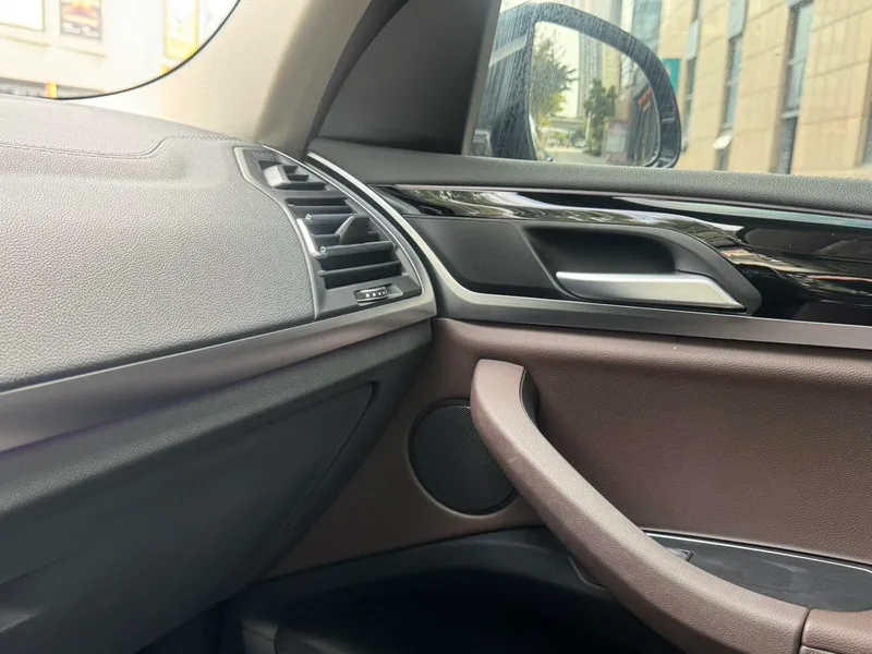 BMW X3 2022 Restyling xDrive25i M Sports suit interior photo 15 BMW X3 2022 Restyling xDrive25i M Sports suit interior photo 15