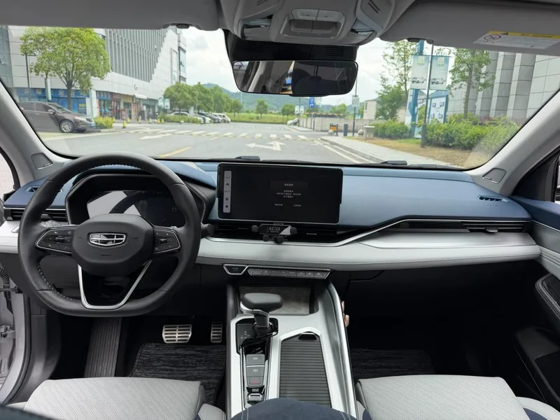 Geely Preface 2023 2.0T Acabado premium interior foto 8