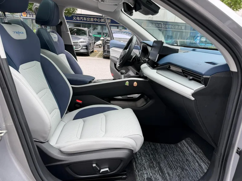 Geely Preface 2023 2.0T Acabado premium interior foto 9