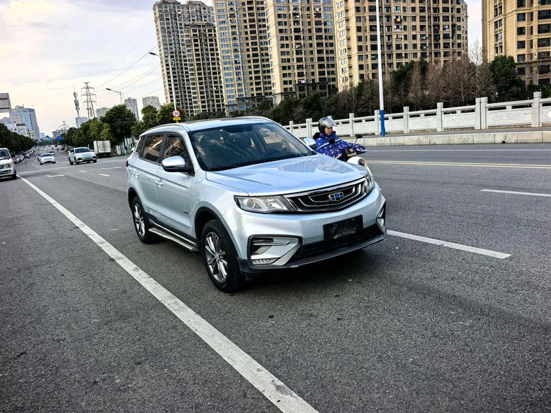 Geely Boyue 2018 1.8TD Tipo Zhiya de tracción automática en dos ruedas exterior foto 3