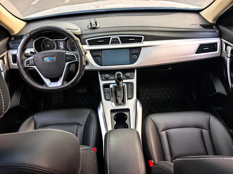 Geely Boyue 2018 1.8TD Tipo Zhiya de tracción automática en dos ruedas interior foto 9