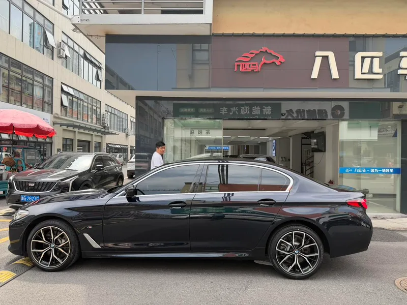BMW 5 Series 2021 530Li Премиум-класса M Спортивный костюм экстерьер фото 3