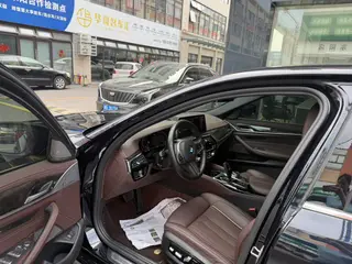 BMW 5 Series 2021 530Li Премиум-класса M Спортивный костюм интерьер фото 10