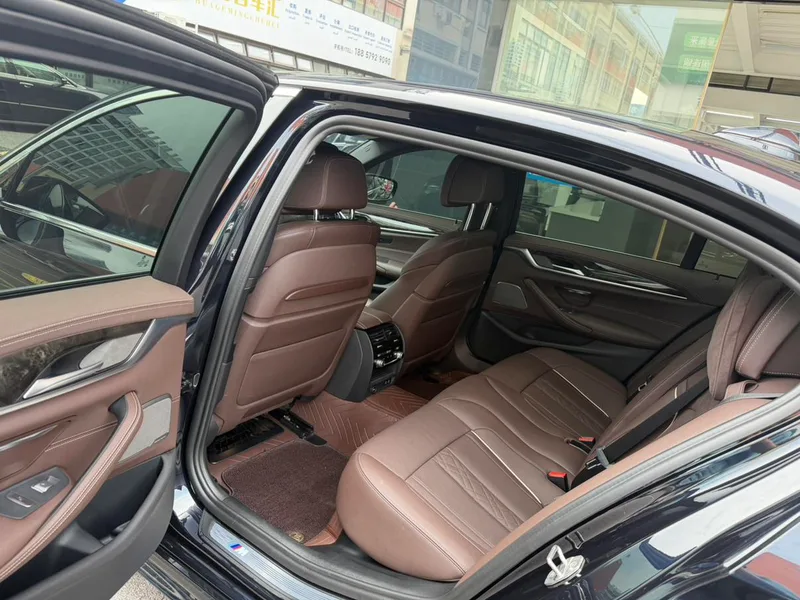 BMW 5 Series 2021 530Li Премиум-класса M Спортивный костюм интерьер фото 12