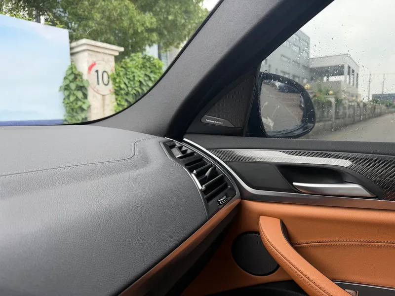 BMW X4 2022 M40i interior photo 13