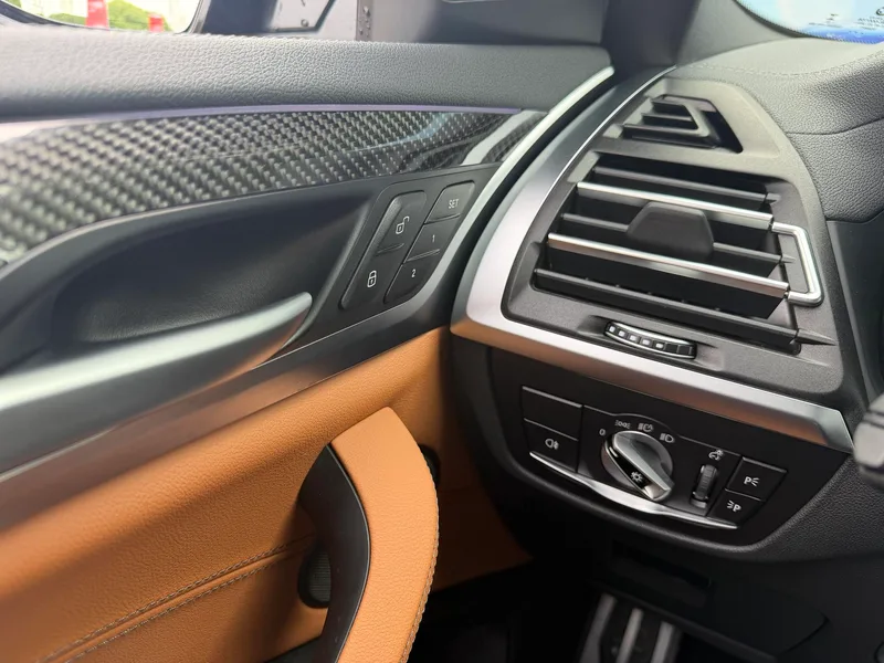 BMW X4 2022 M40i interior photo 15