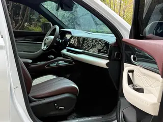 Geely Monjaro 2024 2.0TD Versión en la nube de tracción en dos ruedas automática de alta potencia exterior foto 6 Geely Monjaro 2024 2.0TD Versión en la nube de tracción en dos ruedas automática de alta potencia exterior foto 6