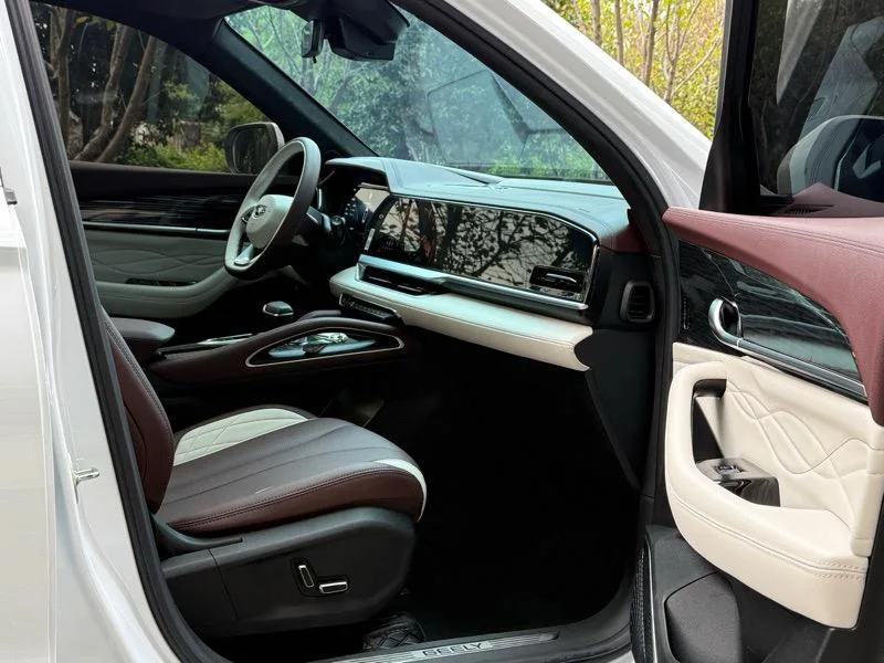 Geely Monjaro 2024 2.0TD Versión en la nube de tracción en dos ruedas automática de alta potencia exterior foto 6 Geely Monjaro 2024 2.0TD Versión en la nube de tracción en dos ruedas automática de alta potencia exterior foto 6