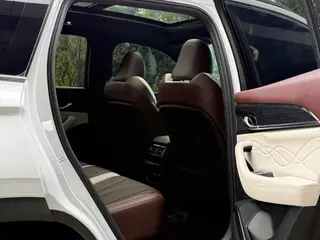 Geely Monjaro 2024 2.0TD Versión en la nube de tracción en dos ruedas automática de alta potencia exterior foto 8 Geely Monjaro 2024 2.0TD Versión en la nube de tracción en dos ruedas automática de alta potencia exterior foto 8