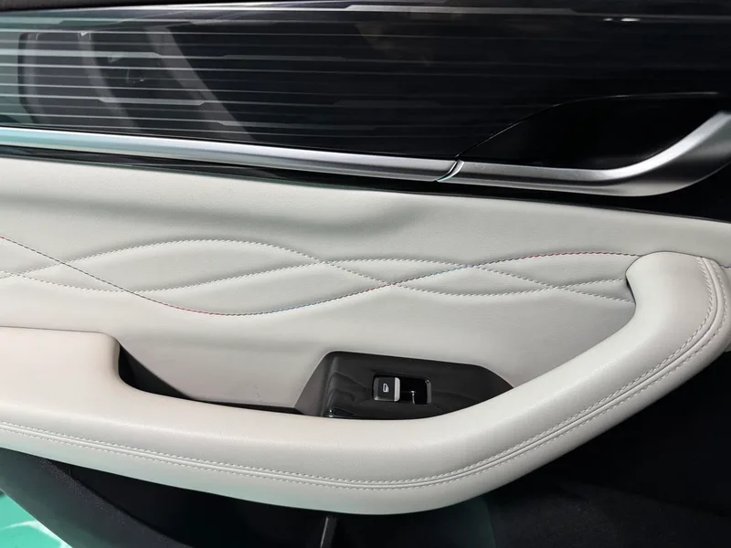 Geely Monjaro 2024 2.0TD Versión en la nube de tracción en dos ruedas automática de alta potencia interior foto 17 Geely Monjaro 2024 2.0TD Versión en la nube de tracción en dos ruedas automática de alta potencia interior foto 17