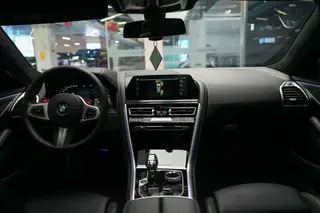 BMW 8 Series 2022 840i Coupé à quatre portes M Ensemble de sport intérieur photo 7