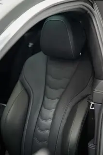 BMW 8 Series 2022 840i Coupé à quatre portes M Ensemble de sport intérieur photo 9
