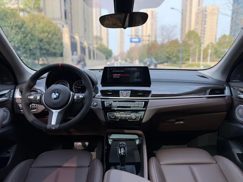 BMW X1 2021 Restyling xDrive25Li Premium Class interior photo 6 BMW X1 2021 Restyling xDrive25Li Premium Class interior photo 6