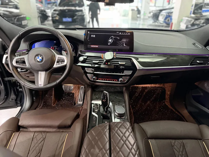 BMW 6 Series GT 2022 630i M Спортивный большой путешественник версия интерьер фото 11